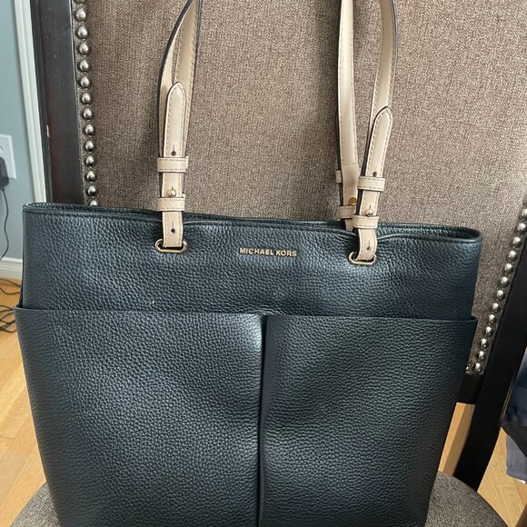 MICHAEL KORS Bedford Pocket Tote Bag - Picture 2 of 12